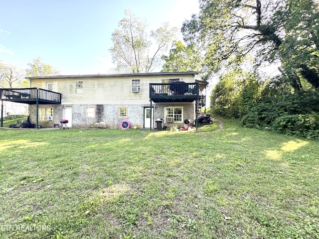 108 E Hunter Cir, Oak Ridge, TN 37830 - rear view of property with a deck and a yard