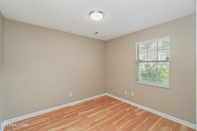 1051 Nod St, Knoxville, TN 37932 - empty room featuring light wood-style floors and baseboards