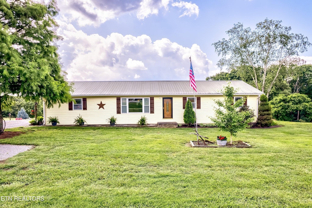 12466 Poplar Springs Rd, Loudon, TN 37774 - ranch-style house featuring a front lawn and metal roof
