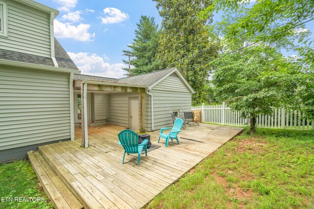 4051 Sutherland Ave, Knoxville, TN 37919 - view of wooden deck