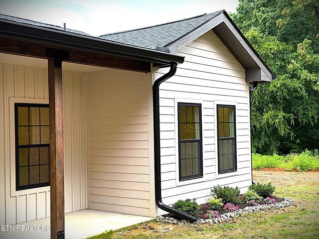 1146 Moodyville Loop, Byrdstown, TN 38549 - view of side of property featuring roof with shingles