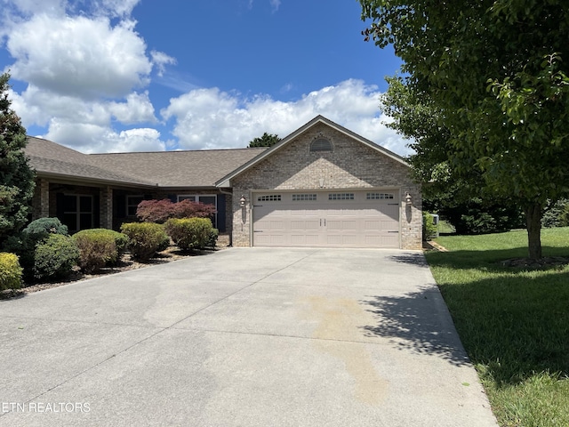 1018 Southwind Cir, Dandridge, TN 37725 - single story home featuring an attached garage, concrete driveway, a front lawn, and brick siding