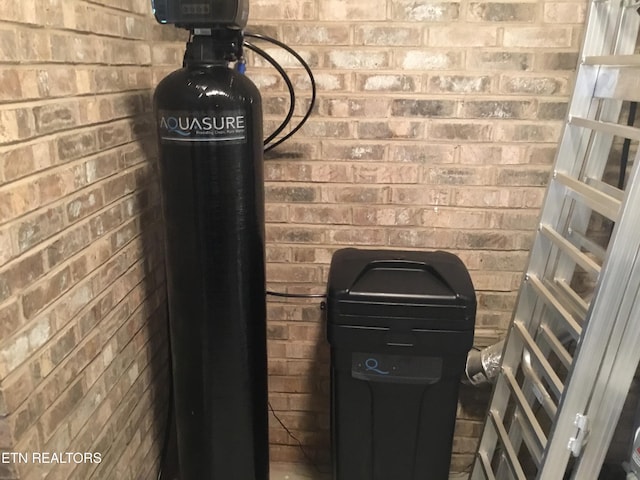 1018 Southwind Cir, Dandridge, TN 37725 - detailed view of brick wall