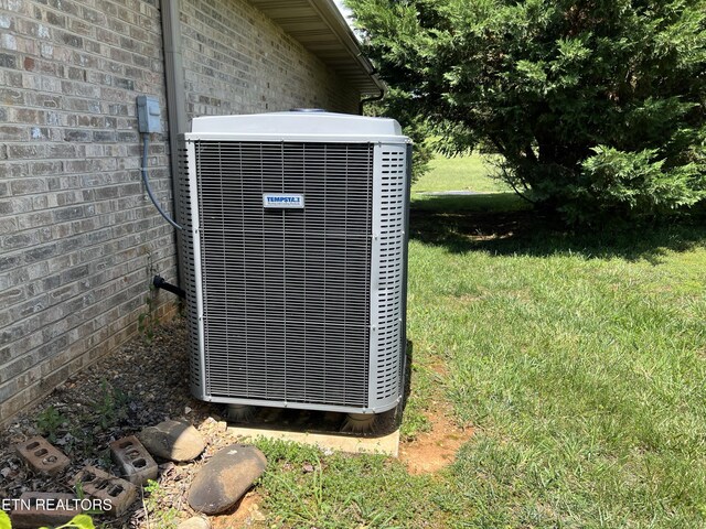 1018 Southwind Cir, Dandridge, TN 37725 - exterior view of cooling unit