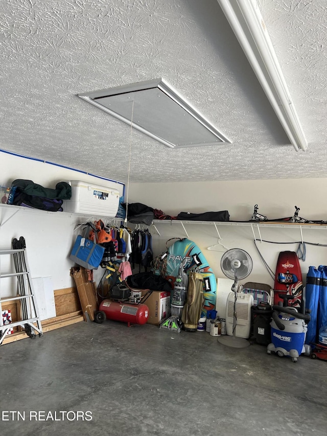 1018 Southwind Cir, Dandridge, TN 37725 - view of garage