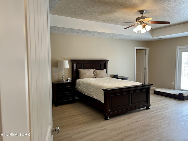 1018 Southwind Cir, Dandridge, TN 37725 - bedroom featuring light wood-type flooring, a textured ceiling, baseboards, and ceiling fan