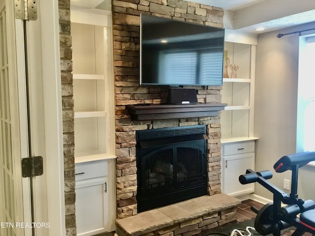 1018 Southwind Cir, Dandridge, TN 37725 - detailed view of a fireplace and baseboards