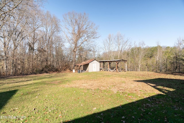 410 Railey Ln, Huntsville, TN 37756 - view of grassy yard with a forest view