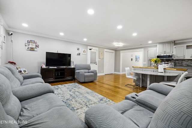 828 Noragate Rd, Knoxville, TN 37919 - living room featuring recessed lighting, ornamental molding, light wood-style flooring, and baseboards