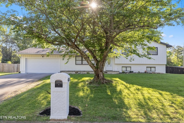 828 Noragate Rd, Knoxville, TN 37919 - view of front facade with a garage and driveway