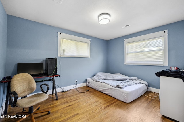 828 Noragate Rd, Knoxville, TN 37919 - bedroom with wood finished floors, an office area, and baseboards