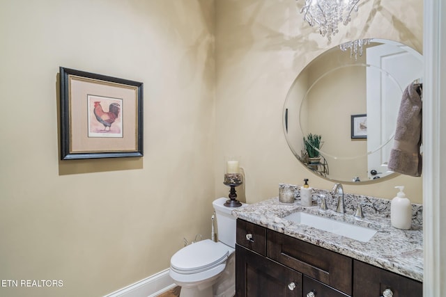 111 Winchester Cir, Oak Ridge, TN 37830 - bathroom with toilet, vanity, a chandelier, and baseboards