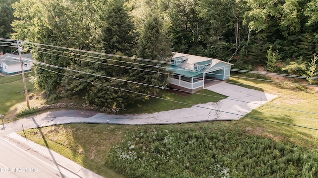 1799 Baker Hwy, Huntsville, TN 37756 - aerial view of property and surrounding area featuring a forest