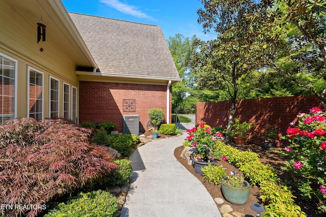 12311 Willow Ridge Ln, Farragut, TN 37934 - view of yard featuring a gate