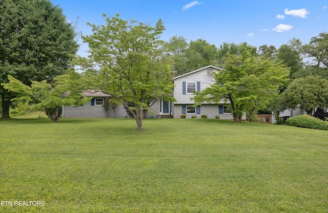 7613 Luscombe Dr, Knoxville, TN 37919 - split level home featuring a front lawn and brick siding