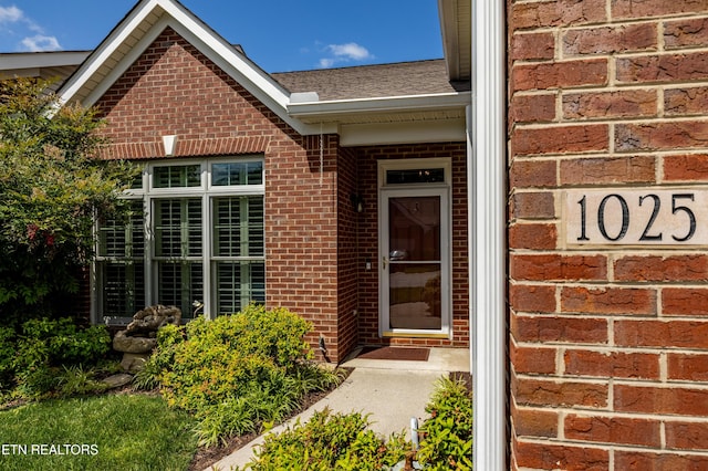 1025 Ree Way Unit 20, Knoxville, TN 37909 - entrance to property featuring brick siding and roof with shingles