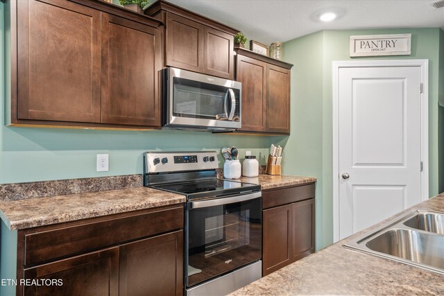 9502 Joy Denise Ln, Heiskell, TN 37754 - photo 12