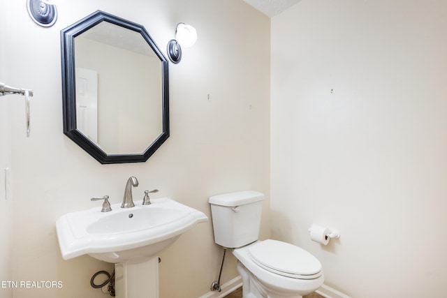 6799 Hickory Creek Rd, Lenoir City, TN 37771 - half bath with baseboards and toilet