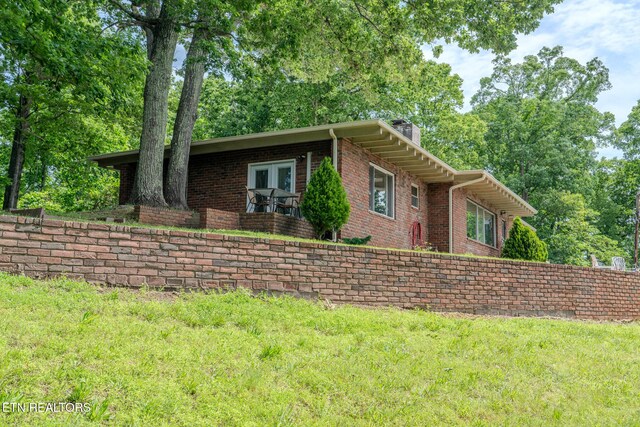944 Smoky Mountain View Ct, Seymour, TN 37865 - single story home with a chimney, brick siding, and a front yard