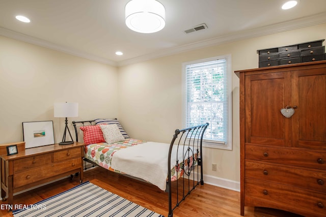 129 Whippoorwill Dr, Oak Ridge, TN 37830 - bedroom featuring light wood-type flooring, baseboards, crown molding, and recessed lighting