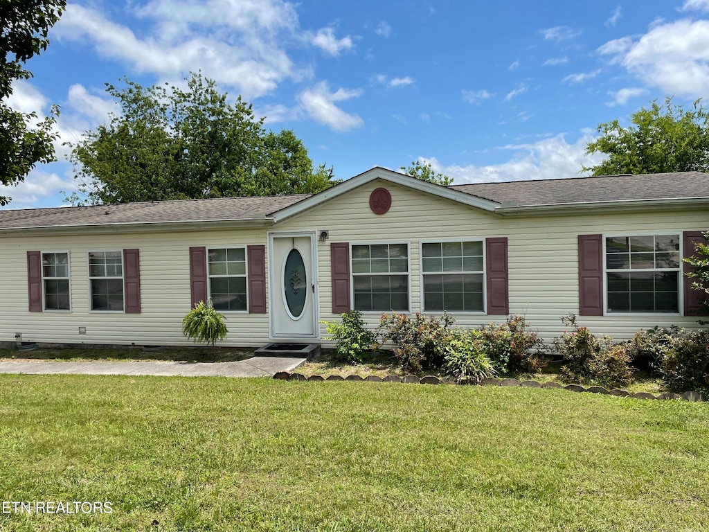 116 Danielle Dr, Dandridge, TN 37725 - ranch-style house featuring a front lawn, crawl space, and a shingled roof
