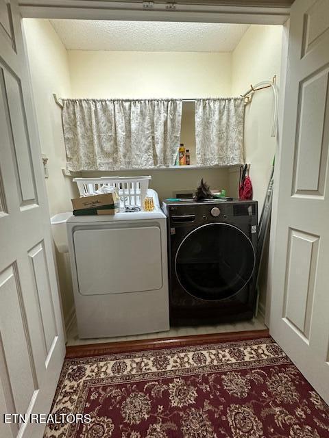 5230 Brig Ln, Knoxville, TN 37914 - laundry area with washing machine and clothes dryer