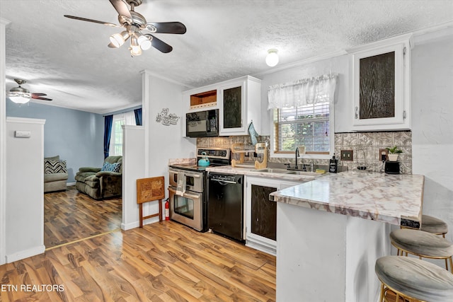 501 Park Ave, Clinton, TN 37716 - kitchen featuring black appliances, a sink, ceiling fan, a peninsula, and a textured ceiling