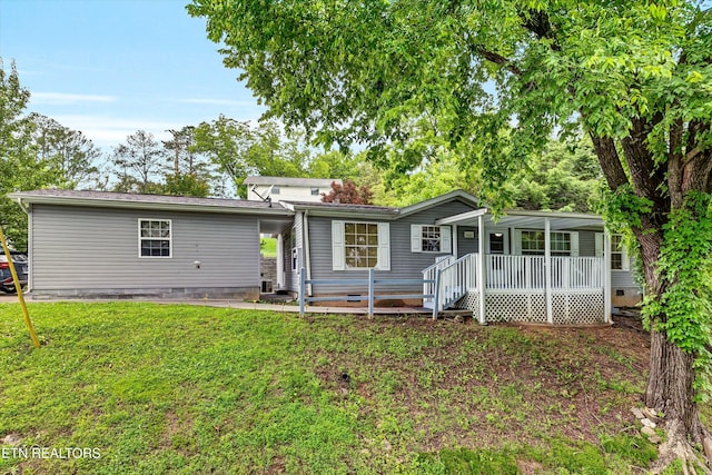 501 Park Ave, Clinton, TN 37716 - view of front facade featuring crawl space, covered porch, and a front yard