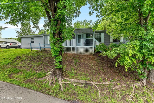 501 Park Ave, Clinton, TN 37716 - view of front facade featuring a porch