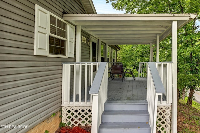 501 Park Ave, Clinton, TN 37716 - deck with outdoor dining area