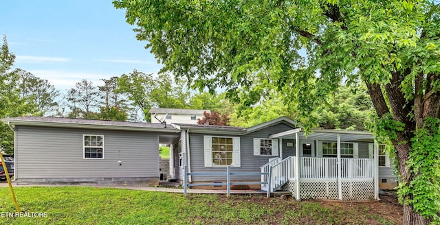 501 Park Ave, Clinton, TN 37716 - back of property with covered porch and a lawn