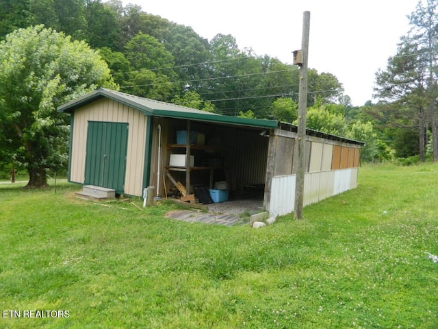 232 Sallings Rd, Luttrell, TN 37779 - view of pole building with a lawn
