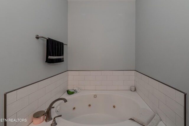 1403 Kenton Way, Knoxville, TN 37922 - bathroom with a tub with jets