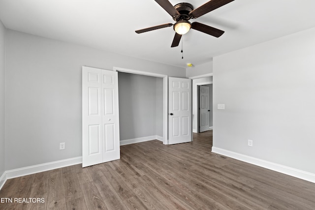 136 Dudley Ln, Tazewell, TN 37879 - unfurnished bedroom featuring wood finished floors, baseboards, ceiling fan, and a closet