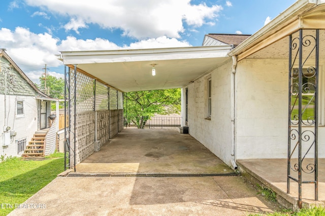 812 W Emerald Ave, Knoxville, TN 37921 - view of car parking featuring a carport