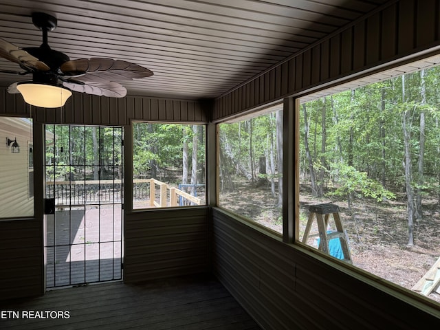 1847 Chinkapin Trl, Monterey, TN 38574 - unfurnished sunroom featuring ceiling fan
