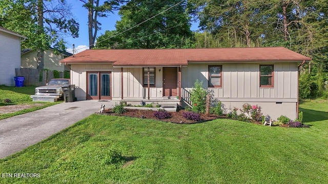 233 Doe Run Blvd, Clinton, TN 37716 - single story home featuring a front lawn, covered porch, and board and batten siding
