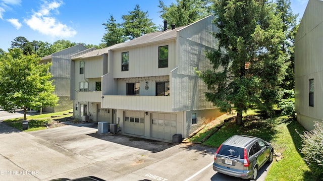 8707 Olde Colony Trl Unit 17, Knoxville, TN 37923 - view of property featuring an attached garage and central AC unit