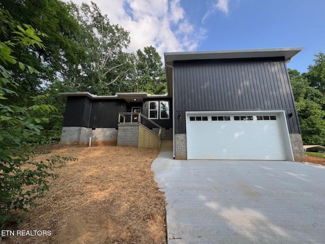 110 Stone Rd, Knoxville, TN 37920 - view of front of property with driveway and an attached garage