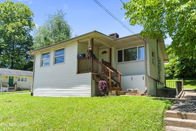 104 Carlisle Ln, Oak Ridge, TN 37830 - view of front of home with a front lawn and stairs