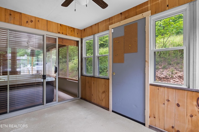 3305 Leonard Huskey Ln, Pigeon Forge, TN 37863 - unfurnished sunroom featuring a ceiling fan