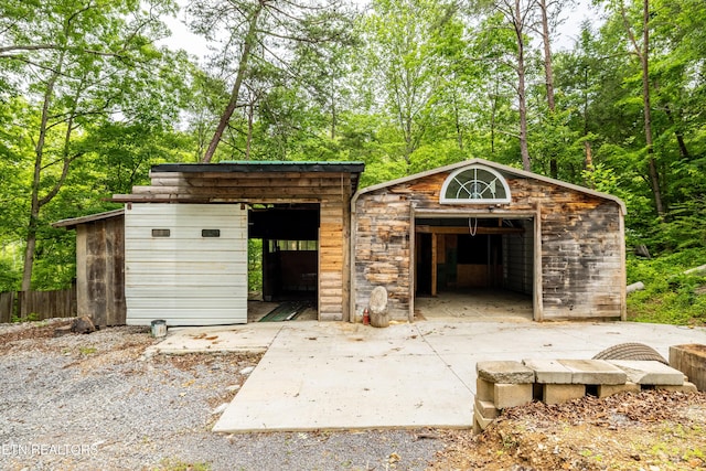 3305 Leonard Huskey Ln, Pigeon Forge, TN 37863 - view of garage