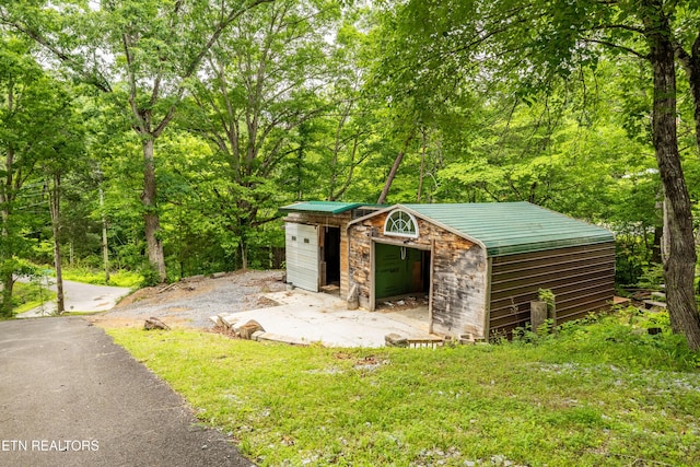 3305 Leonard Huskey Ln, Pigeon Forge, TN 37863 - view of outdoor structure with a forest view