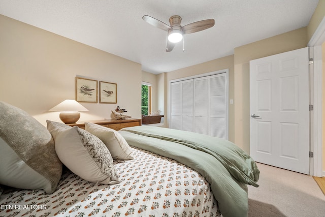 1907 Oakwood Rd, Walland, TN 37886 - carpeted bedroom featuring a closet and a ceiling fan
