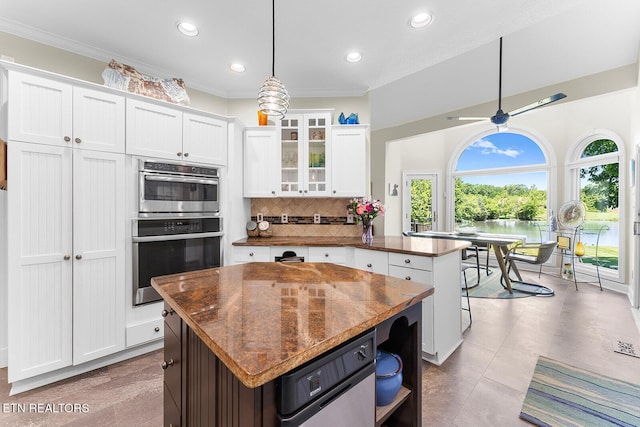 105 Gogeyi Trl, Vonore, TN 37885 - kitchen with a peninsula, white cabinets, decorative backsplash, double oven, and glass insert cabinets