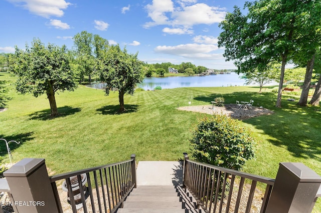 105 Gogeyi Trl, Vonore, TN 37885 - view of green lawn featuring a water view