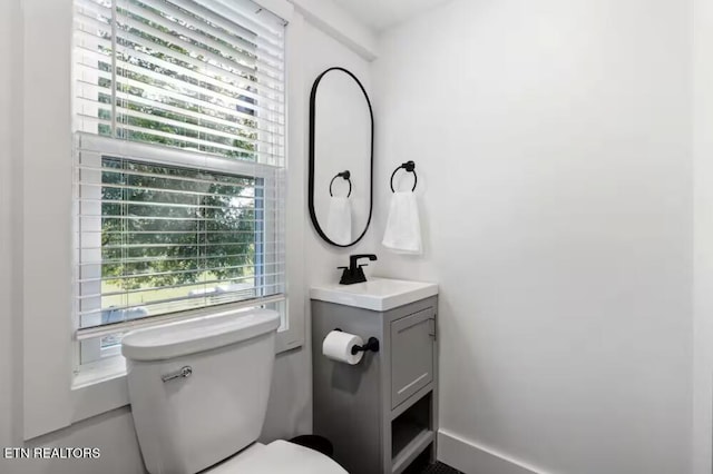 525 S Carter School Rd, Strawberry Plains, TN 37871 - bathroom featuring vanity and toilet