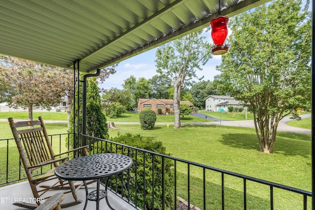 2116 Pleasant View Rd, Knoxville, TN 37914 - covered porch with a yard