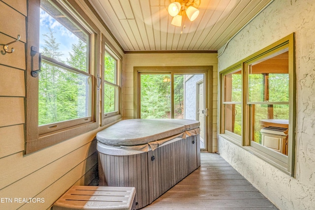 670 Hawk View Dr, Townsend, TN 37882 - sunroom / solarium with wood-type flooring, a jacuzzi, and ceiling fan
