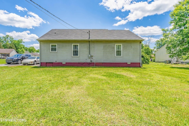 159 Little Creek Ln, Lafollette, TN 37766 - rear view of property with a yard and crawl space